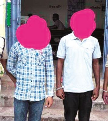 पुलिस की उपस्थिति में विवाद, दो पर कार्रवाई