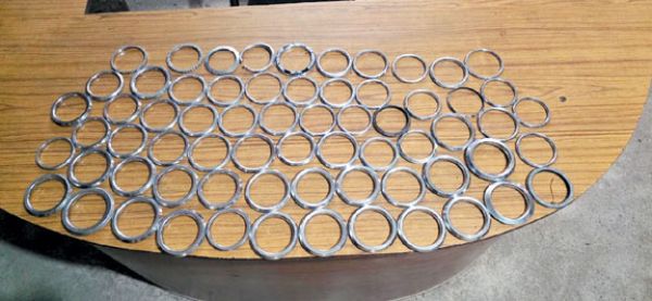 मड़ई मेले में असामाजिक तत्वों पर पुलिस की कड़ी निगरानी, 70 युवकों से उतरवाए लोहे के कड़े