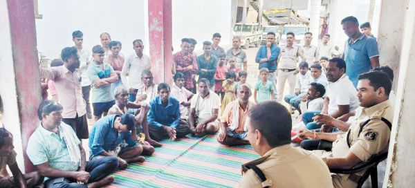 वार्डों और गांवों में दी जा रही ऑनलाइन ठगी से बचाव की जानकारी