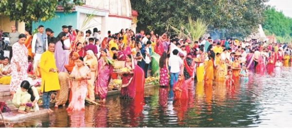 कुम्हारी में छठ पर्व को लेकर दिखा भारी उत्साह, डूबते सूर्य को दिया पहला अघ्र्य