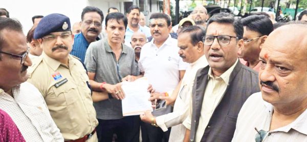 आपत्तिजनक टिप्पणी पर समाज में आक्रोश