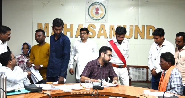 जन चौपाल में 74 आवेदन