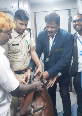 बरौनी गोंदिया एक्सप्रेस में मिले लावारिस बैग से सनसनी