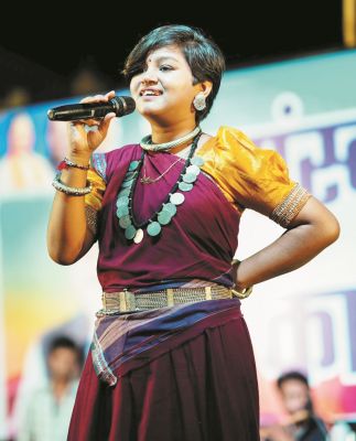 2 को म्युनिसिपल स्कूल मैदान में सजेगी आरू के गीतों की महफिल