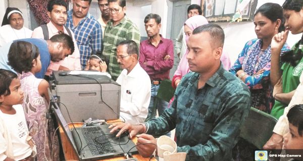 40 केंद्रों में शिविर लगाकर किया आधार अपडेशन 