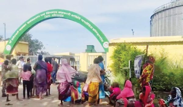 कोकोड़ी ग्रामीणों का इथेनॉल प्लांट के खिलाफ प्रदर्शन