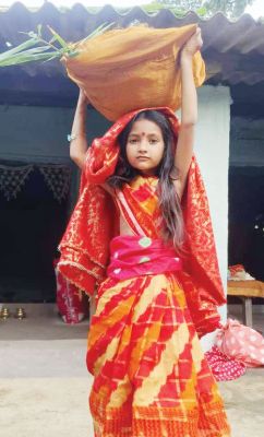 6 साल की बच्ची ने रखा छठ व्रत