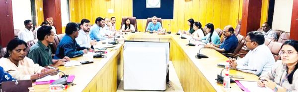 राज्योत्सव आयोजन, धान खरीदी, सडक़ सुरक्षा और योजनाओं की प्रगति पर समीक्षा बैठक