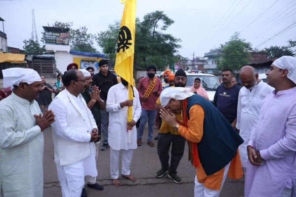 गुरु नानक देव का प्रकाशोत्सव, सिख समाज ने निकाली प्रभात फेरी