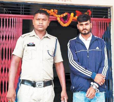 शराब दुकान से स्केनर डिवाईस चोरी, गिरफ्तार