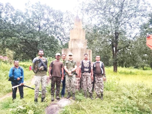 गोटुमपल्ली जंगल में 15 फीट ऊंचा नक्सल स्मारक ध्वस्त