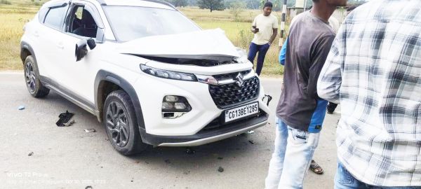 तेज रफ्तार कार की ने छीनी तीन जिंदगी