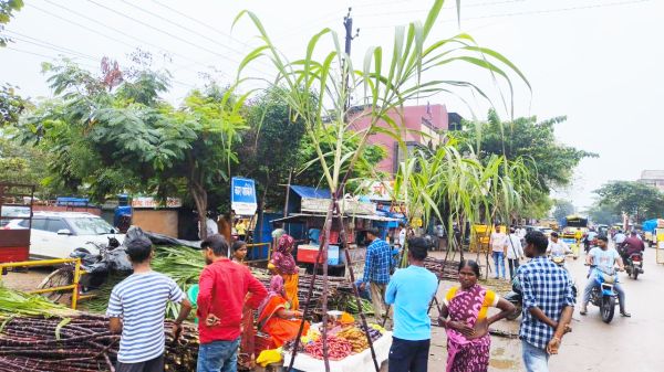 मंडप सजाकर तुलसी का विवाह