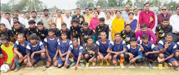 फुटबॉल टूर्नामेंट: झारखंड की चुटिया टीम रही विजेता