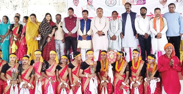 रामगढ़ में करमा महोत्सव में झलकी लोक संस्कृति की छटा