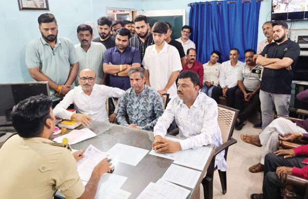 सिन्धी समाज ने की अमित बघेल पर कार्रवाई की मांग