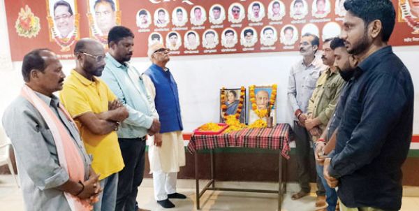 सरदार पटेल और इंदिरा को किया नमन