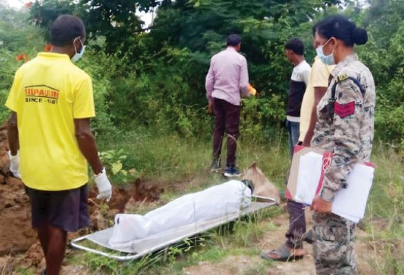 पुलिस ने अज्ञात महिला का किया अंतिम संस्कार