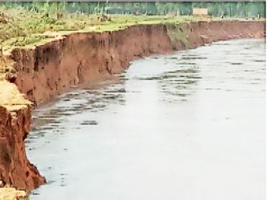  संकट में मोहन गांव: नदी से मात्र 100 मीटर रह गई दूरी, इस साल फिर स्वीकृत हुआ रेत घाट