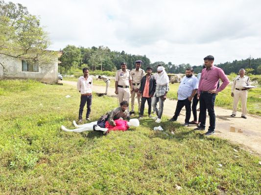 युवक की अधजली लाश मिली, तीन आरोपी