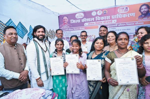 प्रदेश कर रहा निरंतर विकास- मंत्री खुशवंत, मिनी स्टेडियम मोहला में हुआ कार्यक्रम