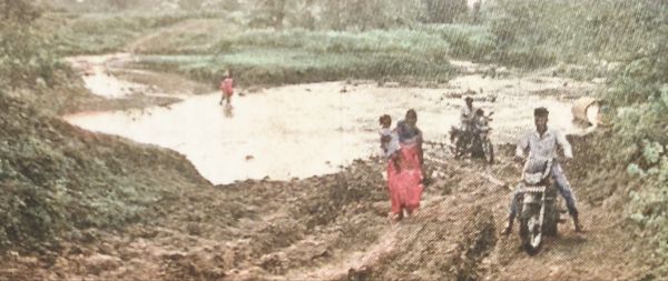 25 साल बाद भी नहीं बन सका बंजारी नाला पुल, ग्रामीणों को आवागमन में दिक्कत