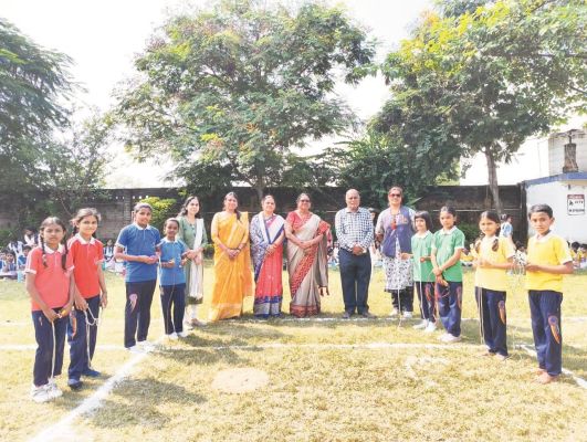 राज्य स्तर कराटे स्पर्धा में मॉडर्न इंग्लिश स्कूल के विद्यार्थियों ने जीते स्वर्ण-रजत पदक