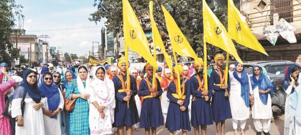 प्रकाश पर्व पर निकली नगर कीर्तन के स्वागत में उमड़ा सर्वसमाज