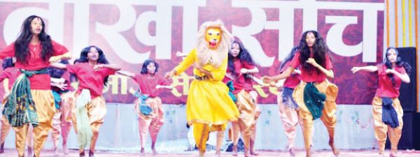 डांस स्पर्धा का ग्रुप डांस सेमीफाइनल