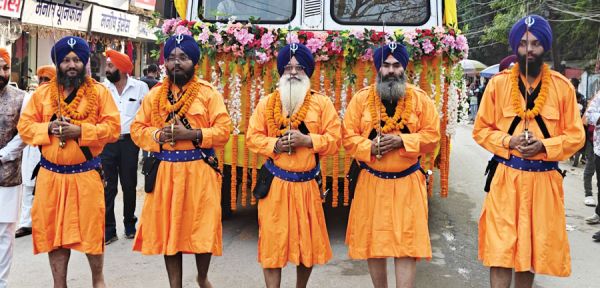 गुरु नानक देव जी का 556वां प्रकाश पर्व, निकला नगर कीर्तन