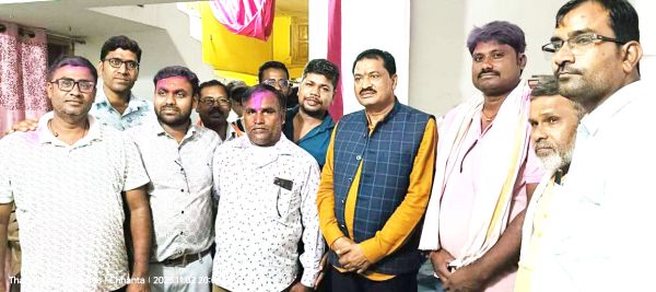 नवनिर्वाचित पदाधिकारियों को थनेंद्र ने दी बधाई