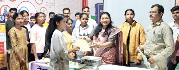 राज्योत्सव पर स्टॉल लगाकर दी विधिक जानकारी