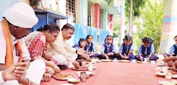 मंत्री केदार ने जन्मदिन पर मड़ानार में स्कूली बच्चों को दिया नेवता भोज