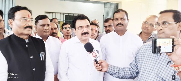 लोकार्पण पट्टिका में नेता प्रतिपक्ष का नाम नहीं होने पर खल्लारी विधायक ने जताई नाराजगी