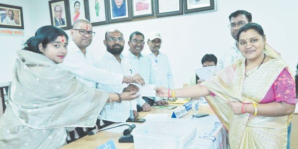 पीएम आवास के 11 हितग्राहियों को मकान आबंटित