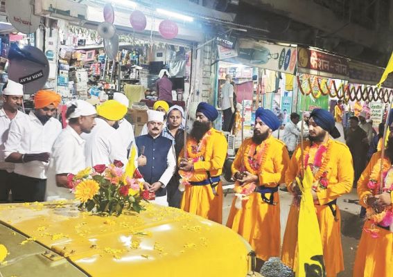 गुरुनानक जयंती पर निकली शोभायात्रा, भाजपा ने किया स्वागत