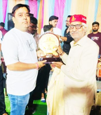  प्रेस क्लब अध्यक्ष नरेश का सम्मान