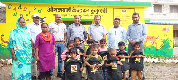 अल्ट्राटेक कुकुरदी ने किया आंगनबाडिय़ों का नवीनीकरण, सहयोग सामग्री वितरित