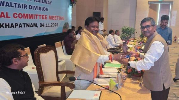 विशाखापट्टनम में रेल विस्तार पर बैठक, बस्तर सांसद महेश कश्यप हुए शामिल