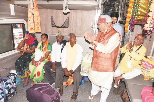 मुख्यमंत्री तीर्थ दर्शन योजना तीर्थयात्री द्वारिका, सोमनाथ और नागेश्वर के लिए रवाना