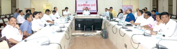 जिला सहकारी केन्द्रीय बैंक कर्मचारी एक दिनी हड़ताल पर