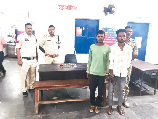 लूट के दो आरोपी गिरफ्तार, एक फरार