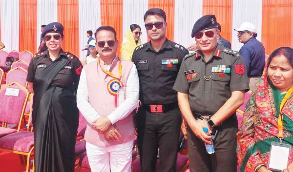  सूर्य किरण एयर शो में शामिल हुए जिपं अध्यक्ष