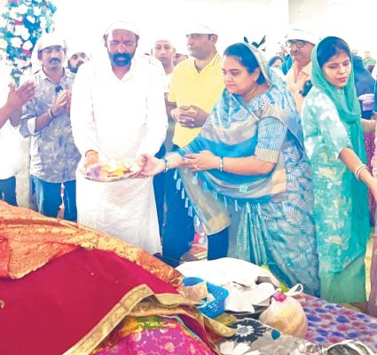 सिंधी समाज ने शोभायात्रा निकाल मनाई गुरुनानक जयंती