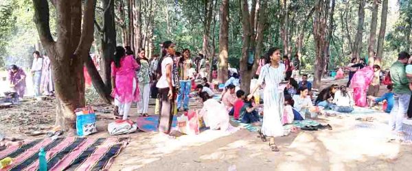 कार्तिक पूर्णिमा पर हजारों ने लगाई डुबकी