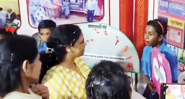 बच्चों के  गणित मॉडल प्रस्तुतीकरण की विधायक- कलेक्टर  ने की सराहना