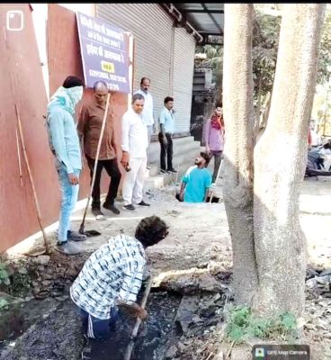 बड़ी नाली पर बनाये 11 पाटों को तोड़ बहाव सामान्य किया निगम ने