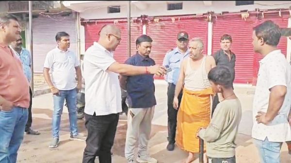 आयुक्त ने नंदिनी रोड चौड़ीकरण, सडक़ों का किया निरीक्षण, अतिक्रमण पर तत्काल कार्रवाई के निर्देश