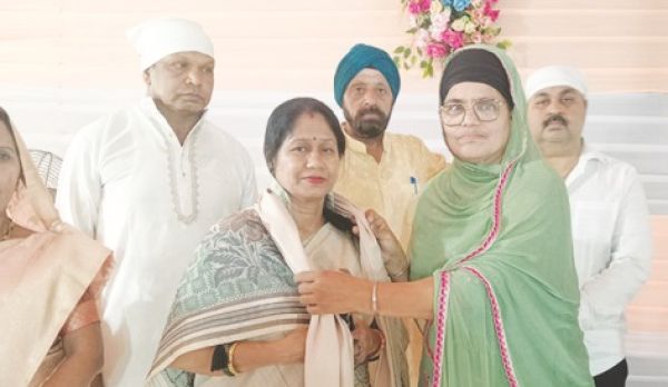 प्रकाश पर्व पर महापौर ने गुरुद्वारा में मत्था टेका