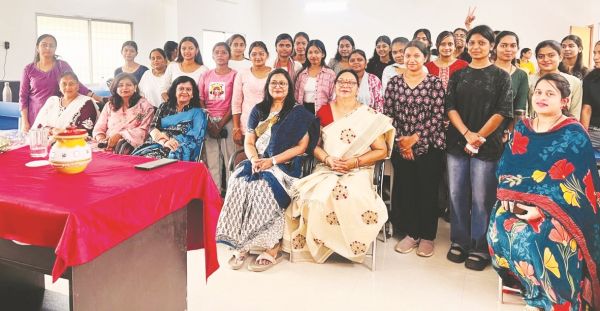 आत्मानंद कॉलेज में हेल्थ फॉर गल्र्स